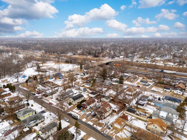 900 Croghan Avenue, Joliet, IL 60436