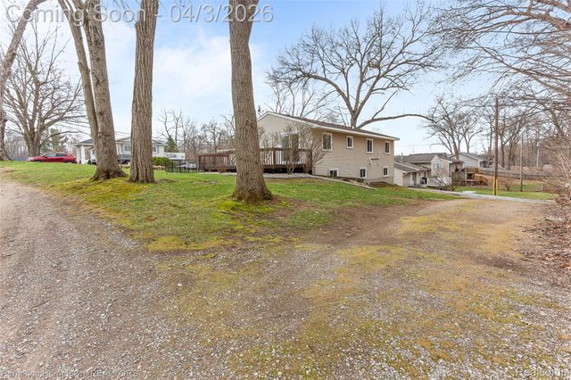 10618 Wolverine Drive, Hamburg Township, MI 48169