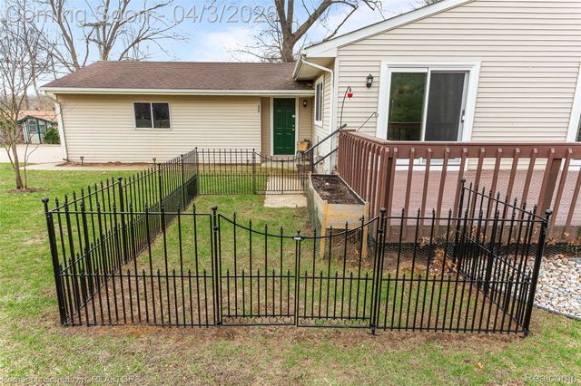 10618 Wolverine Drive, Hamburg Township, MI 48169