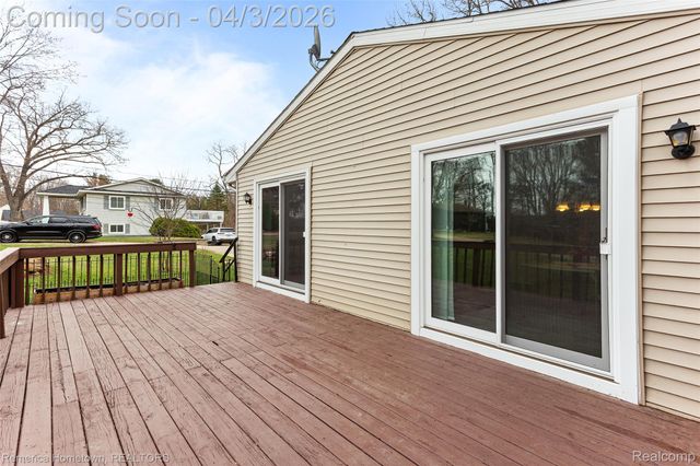 10618 Wolverine Drive, Hamburg Township, MI 48169