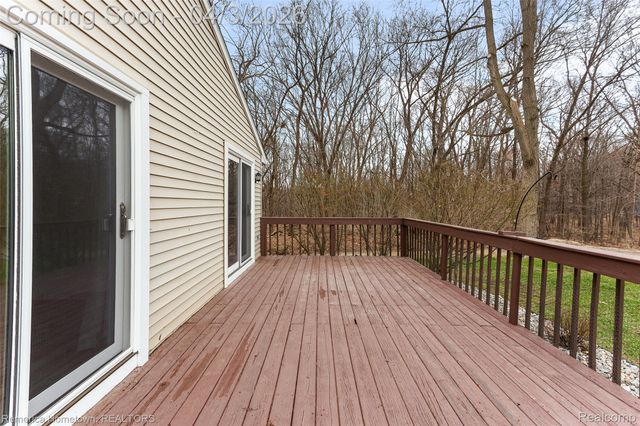 10618 Wolverine Drive, Hamburg Township, MI 48169