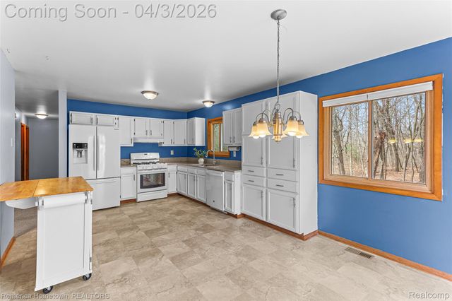 10618 Wolverine Drive, Hamburg Township, MI 48169