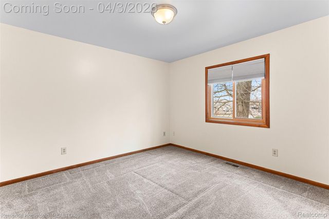 10618 Wolverine Drive, Hamburg Township, MI 48169