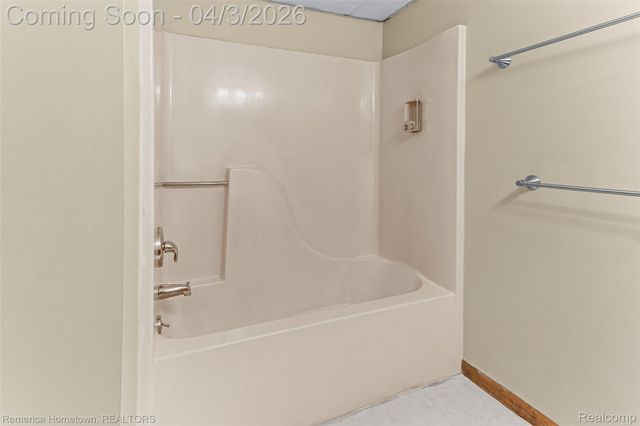 10618 Wolverine Drive, Hamburg Township, MI 48169