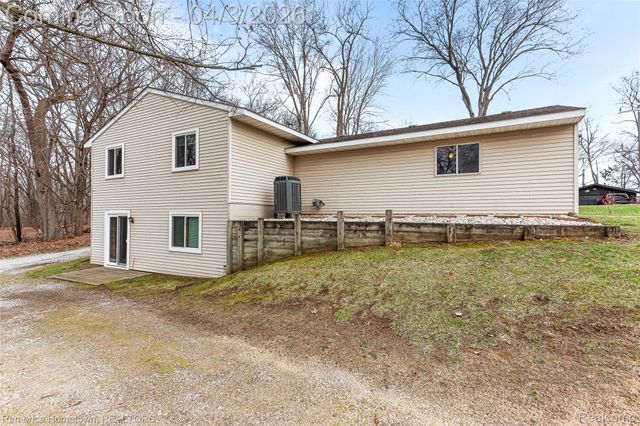 10618 Wolverine Drive, Hamburg Township, MI 48169