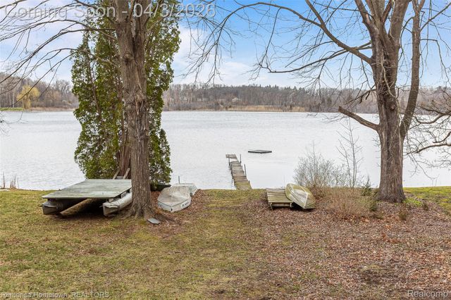 10618 Wolverine Drive, Hamburg Township, MI 48169