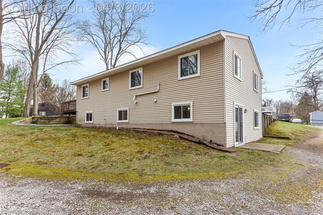 10618 Wolverine Drive, Hamburg Township, MI 48169