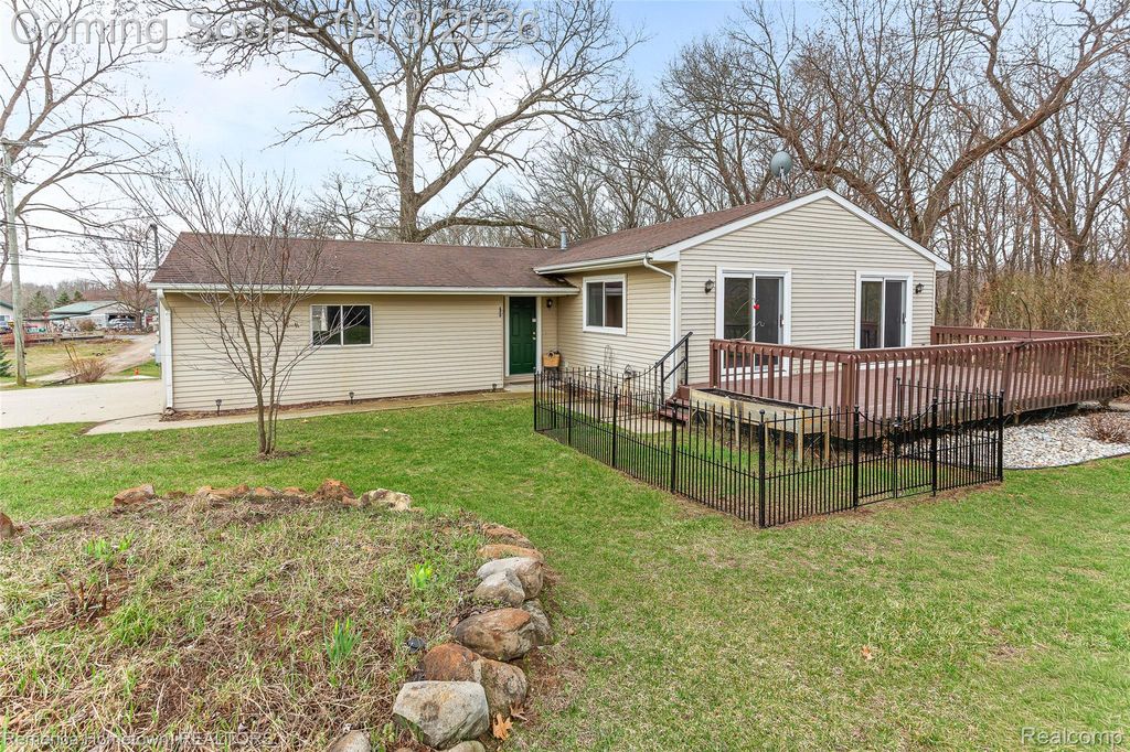 10618 Wolverine Drive, Hamburg Township, MI 48169