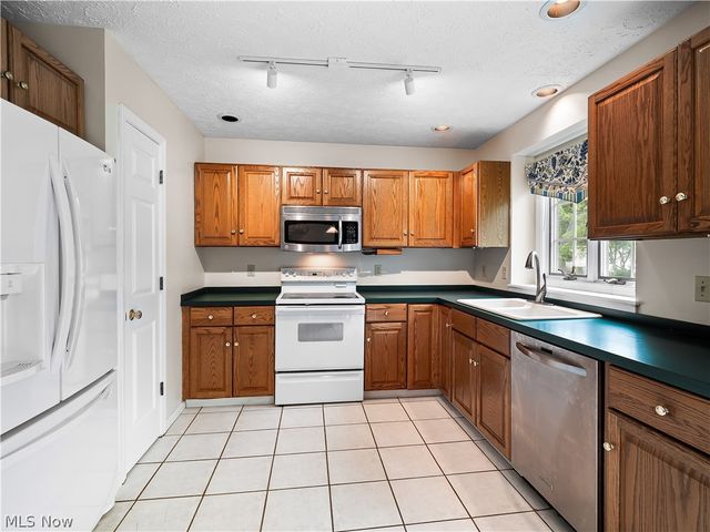 32225 Augusta Drive, Avon Lake, OH 44012