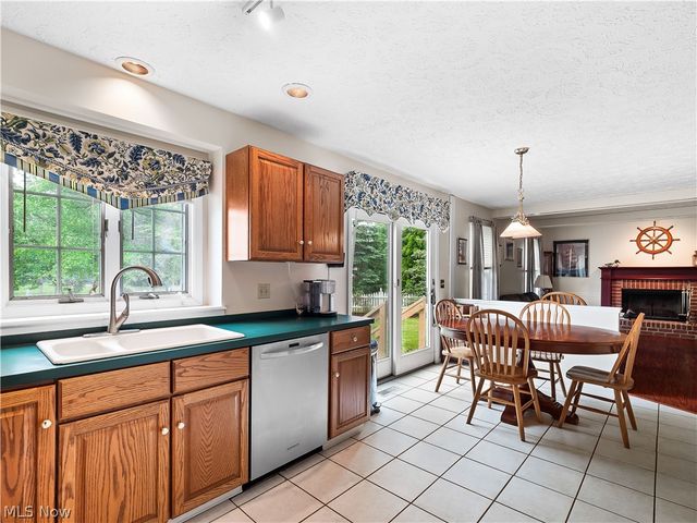 32225 Augusta Drive, Avon Lake, OH 44012