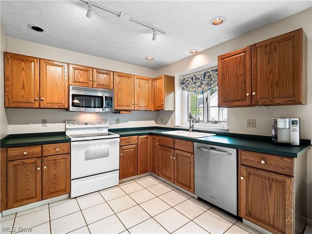 32225 Augusta Drive, Avon Lake, OH 44012