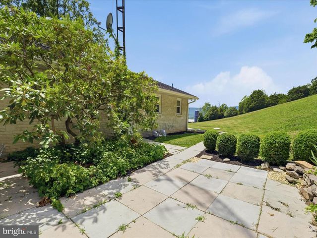 11141 LINCOLN WAY W, Fort Loudon, PA 17224