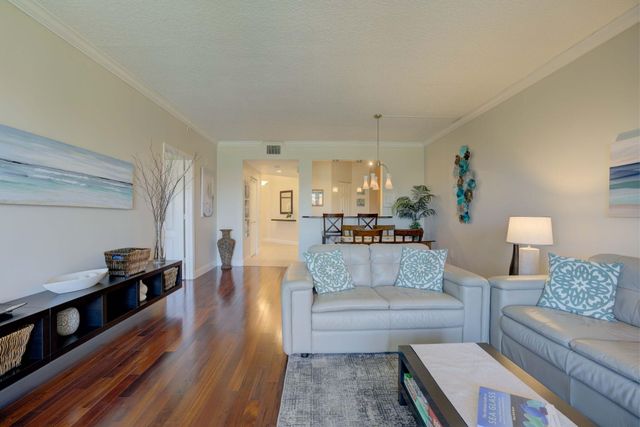 500 Uno Lago Drive 404, Juno Beach, FL 33408