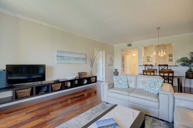 500 Uno Lago Drive 404, Juno Beach, FL 33408