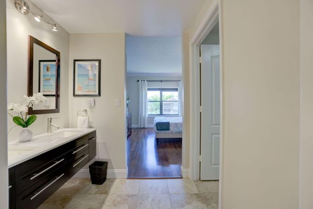 500 Uno Lago Drive 404, Juno Beach, FL 33408