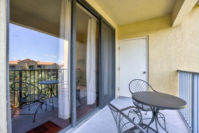 500 Uno Lago Drive 404, Juno Beach, FL 33408