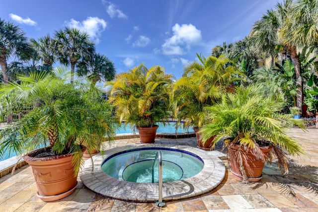 500 Uno Lago Drive 404, Juno Beach, FL 33408