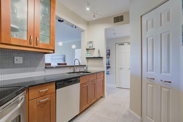 500 Uno Lago Drive 404, Juno Beach, FL 33408