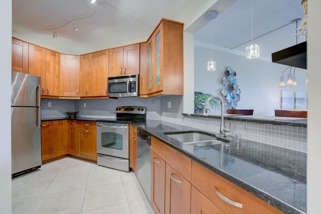 500 Uno Lago Drive 404, Juno Beach, FL 33408