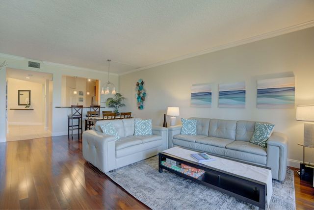 500 Uno Lago Drive 404, Juno Beach, FL 33408