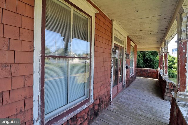 105 EAST BAY AVENUE, Manahawkin, NJ 08050