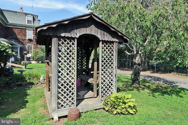 105 EAST BAY AVENUE, Manahawkin, NJ 08050