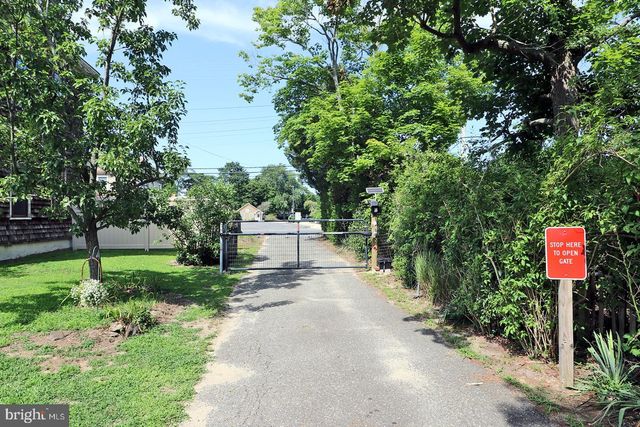 105 EAST BAY AVENUE, Manahawkin, NJ 08050