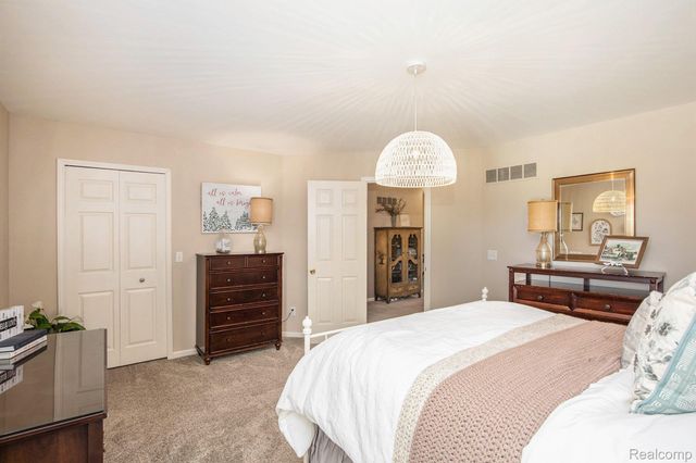 4190 Derry Court, Oakland Charter Township, MI 48306