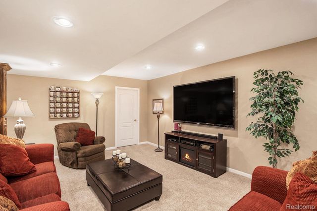 4190 Derry Court, Oakland Charter Township, MI 48306