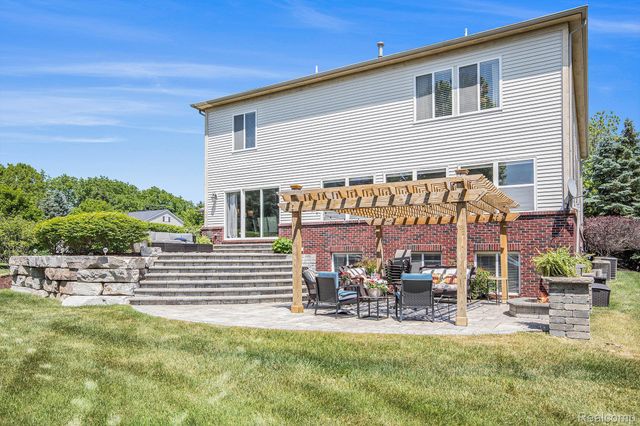 4190 Derry Court, Oakland Charter Township, MI 48306