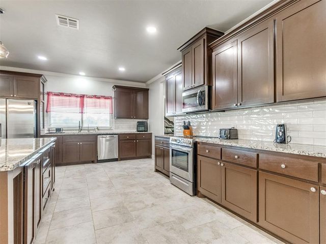 4210 Paradise Drive, Blanchard, OK 73010