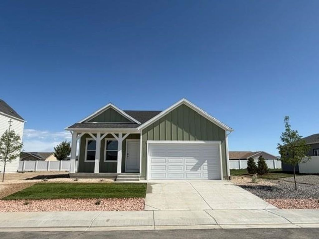 2132 Moon Beam Pl Unit B, Grand Junction, CO 81505