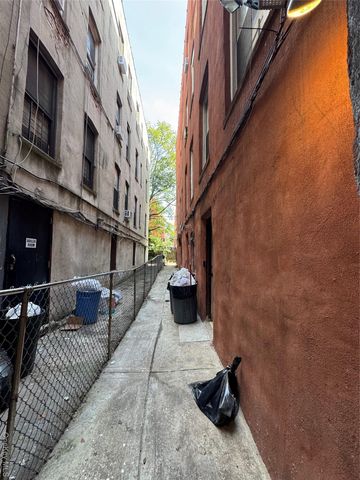 1140 Metcalf Avenue, Bronx, NY 10472