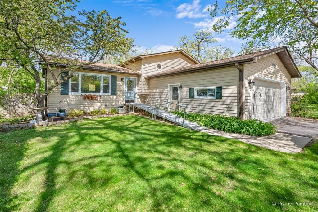 788 N Hainesville Road, Round Lake, IL 60073