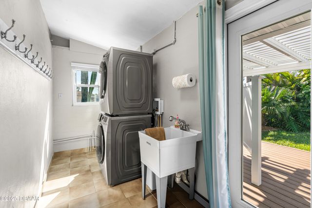 1 Raymonde Circle, Ormond Beach, FL 32176