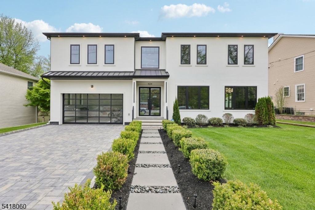 424 E Ridgewood Ave, Paramus Boro, NJ 07652 — photo 2