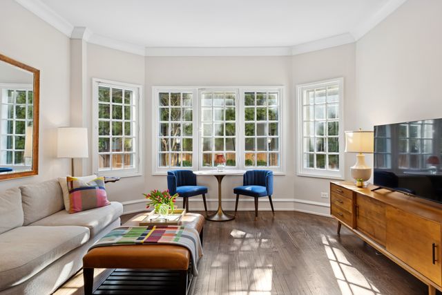 1030 Sheridan Road, Evanston, IL 60202