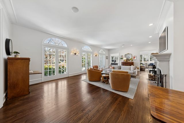 1030 Sheridan Road, Evanston, IL 60202