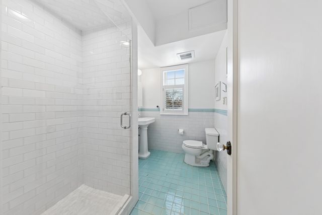 1030 Sheridan Road, Evanston, IL 60202