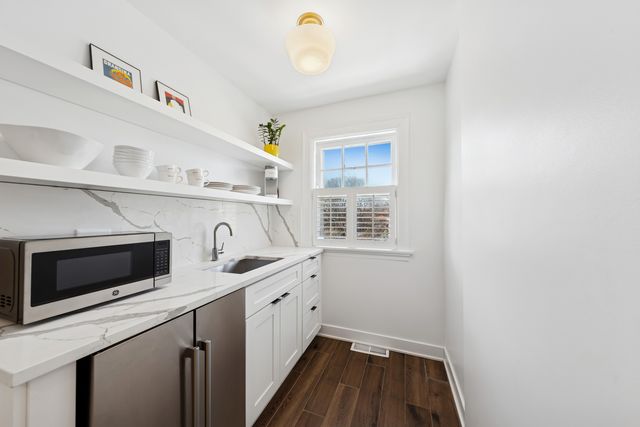 1030 Sheridan Road, Evanston, IL 60202