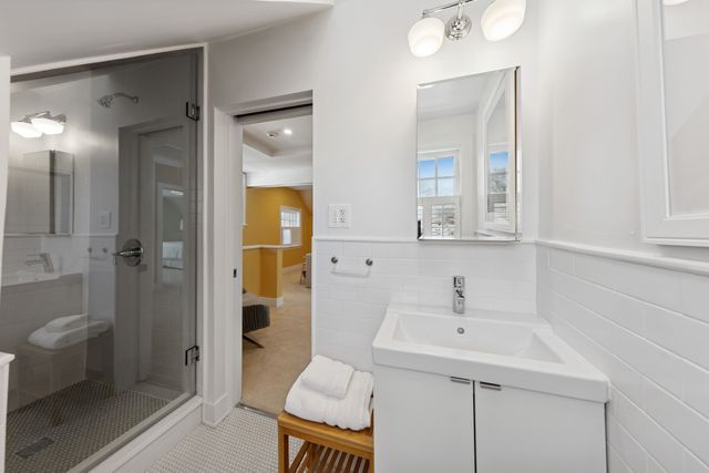 1030 Sheridan Road, Evanston, IL 60202