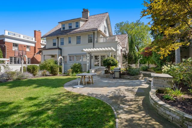 1030 Sheridan Road, Evanston, IL 60202