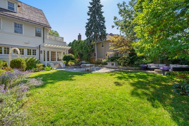 1030 Sheridan Road, Evanston, IL 60202