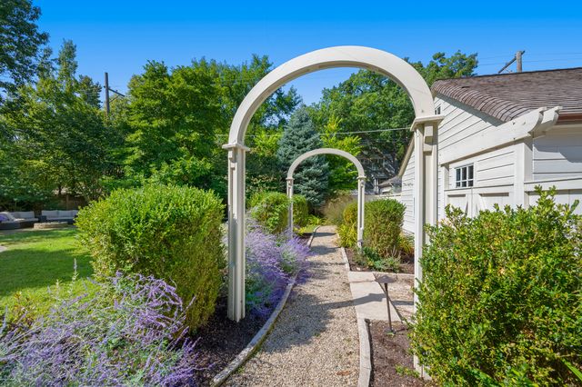 1030 Sheridan Road, Evanston, IL 60202