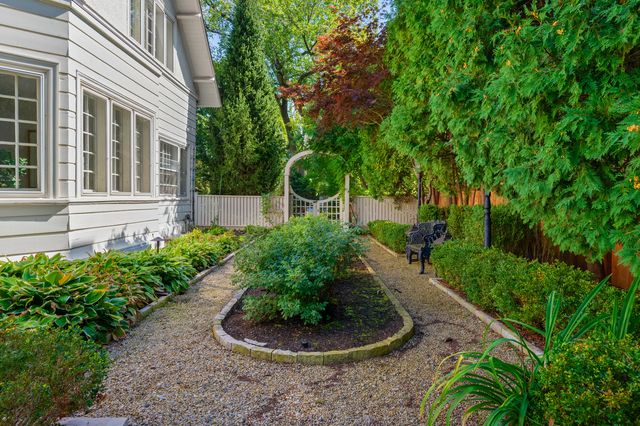 1030 Sheridan Road, Evanston, IL 60202