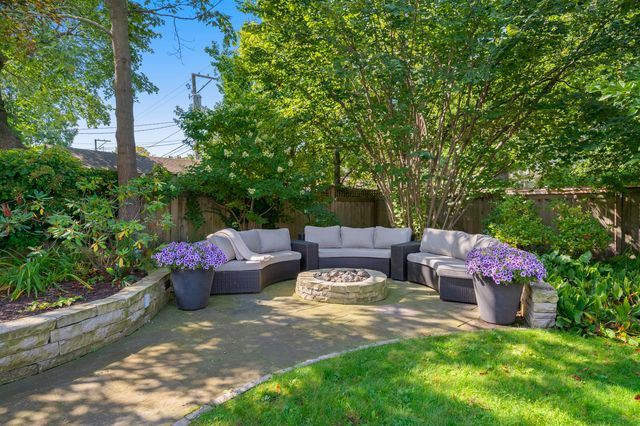 1030 Sheridan Road, Evanston, IL 60202