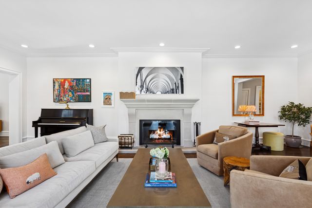 1030 Sheridan Road, Evanston, IL 60202