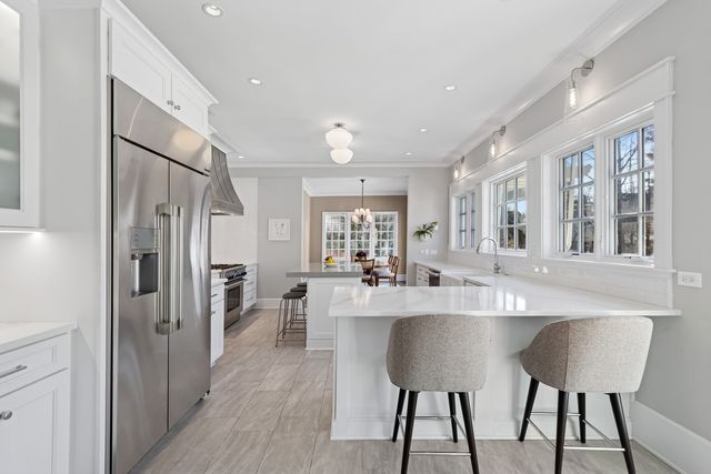 1030 Sheridan Road, Evanston, IL 60202