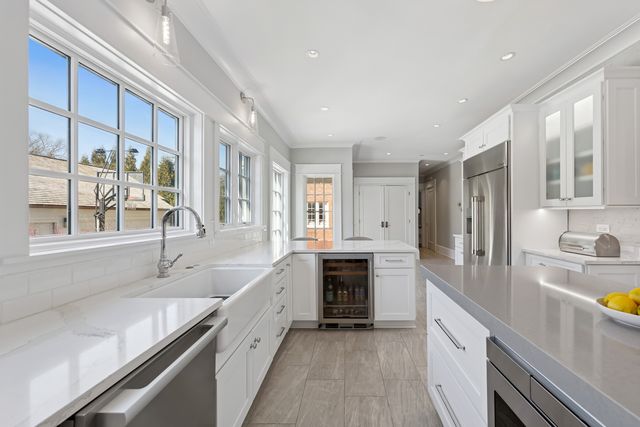 1030 Sheridan Road, Evanston, IL 60202