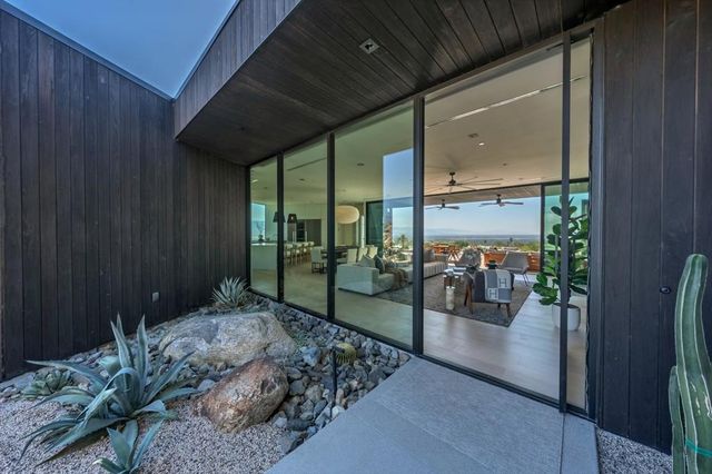 2085 Desert Flower Court, Palm Springs, CA 92262